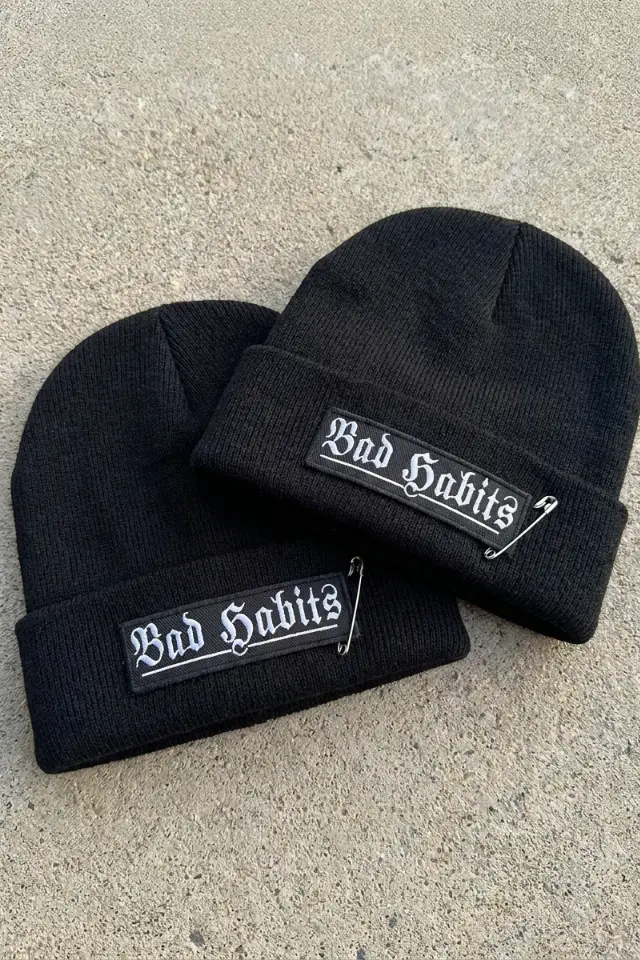 Gorro de lana bordado